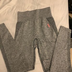 Gym shark leggings